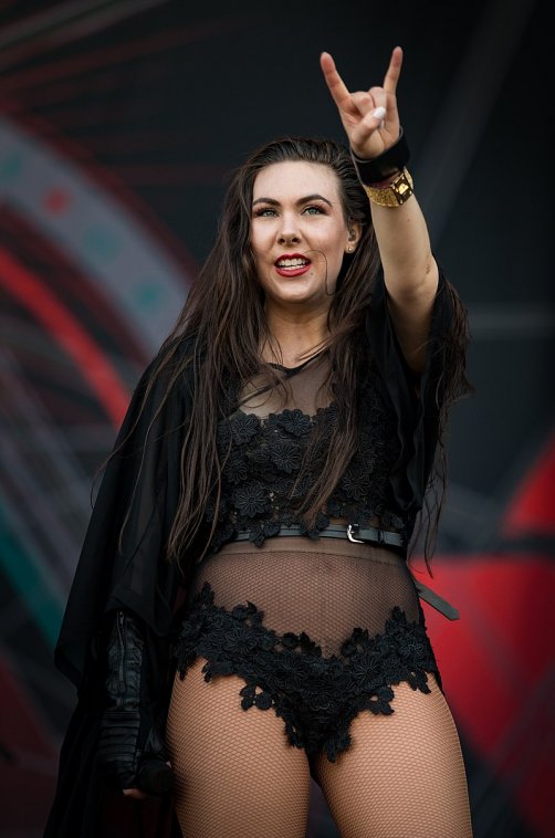 800px-Amaranthe_-_Wacken_Open_Air_2018-2594.jpg