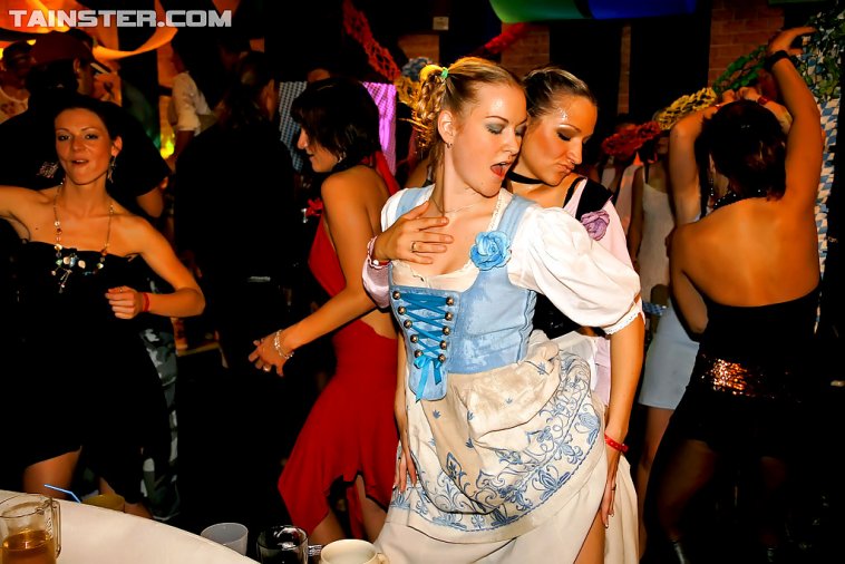 celine-noiret-gina-killmer-anabel-francesca-felucci-sharka-blue-rachel-evans-pepper-1.jpg
