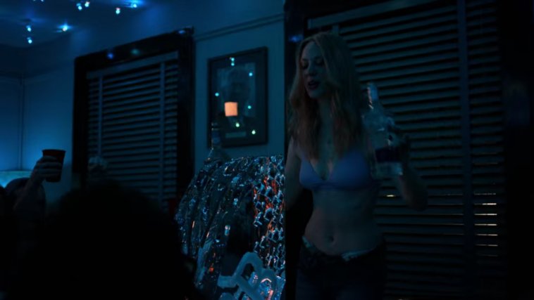 Daredevil_1_Karen midriff.jpg