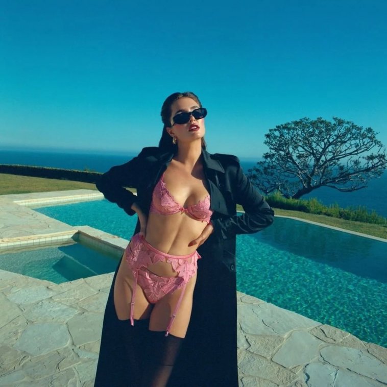 monday-energy-lingerie-and-a-trench-coat-v0-17cl90yfqwv81 Large.jpeg